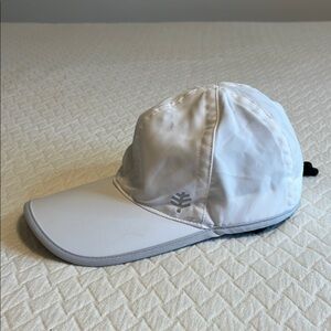 Coolibar White and Gray Baseball Cap with Curved Brim, S/M